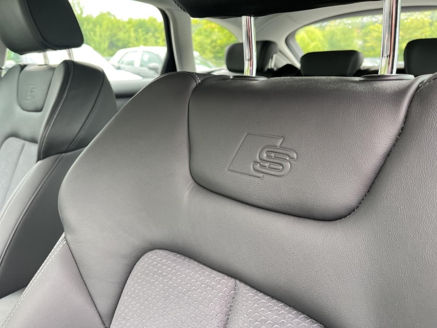 Bild über Audi S6 Avant TDI quattro tiptronic - für weitere Informationen kontaktieren Sie den Audi Partner