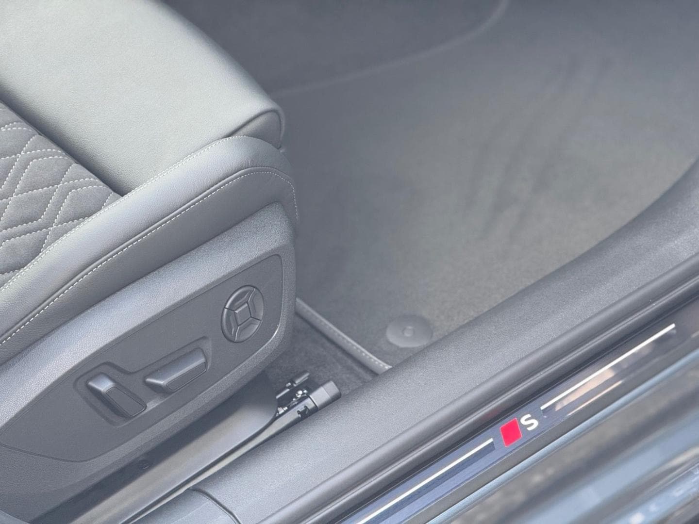 Bild über Audi A5 Avant e-hybrid e-hybrid quattro 270 kW S tronic - für weitere Informationen kontaktieren Sie den Audi Partner