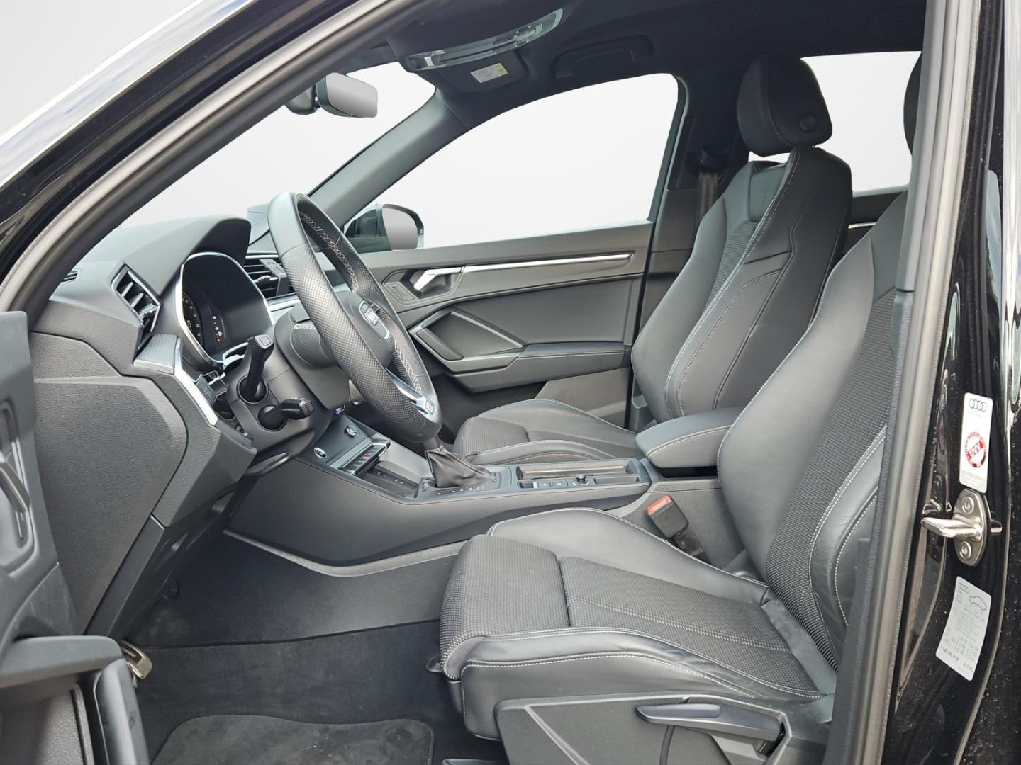 Bild über Audi Q3 S line 35 TFSI S tronic - für weitere Informationen kontaktieren Sie den Audi Partner