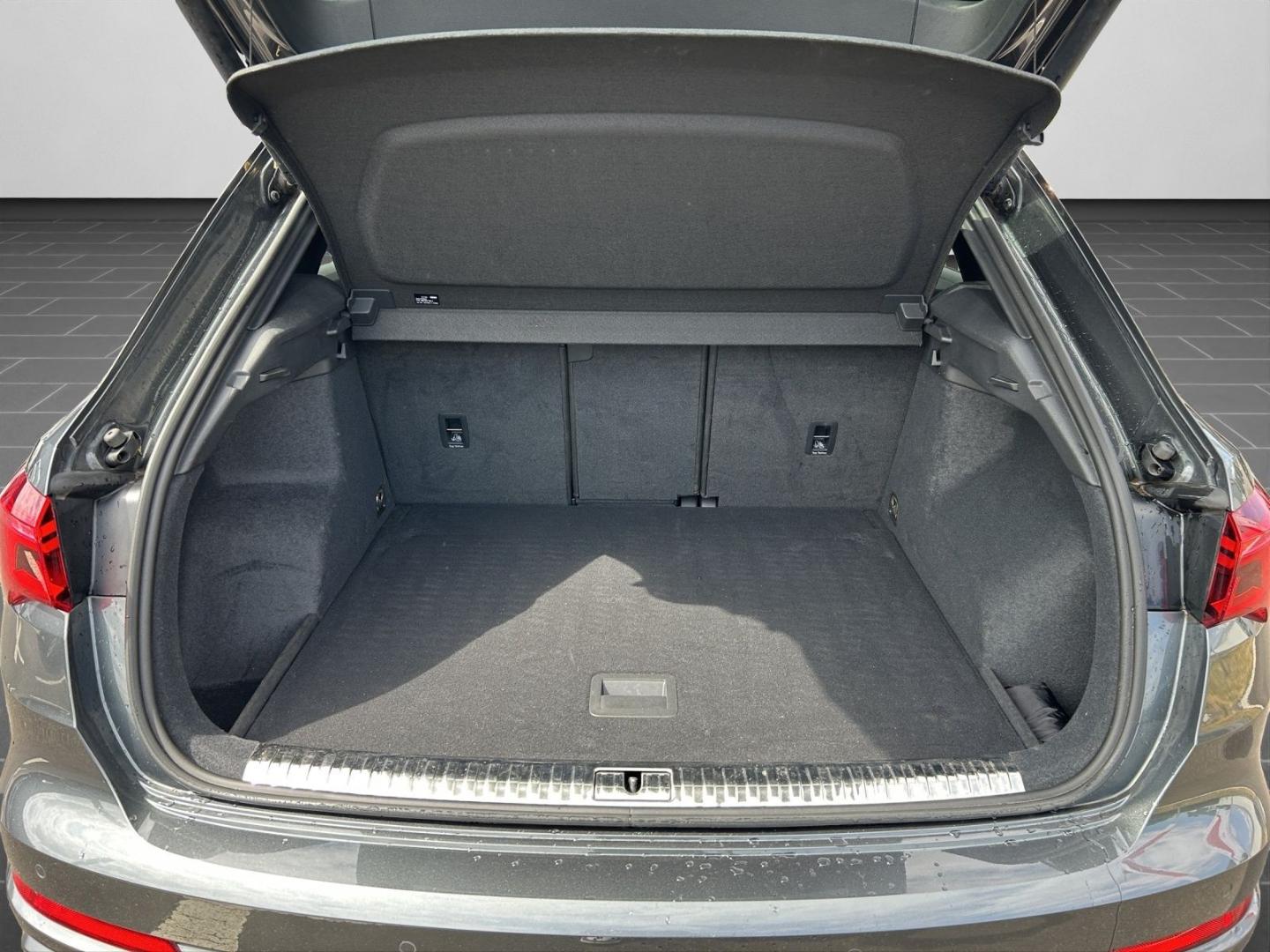 Image about Audi Q3 35 TFSI S tronic
