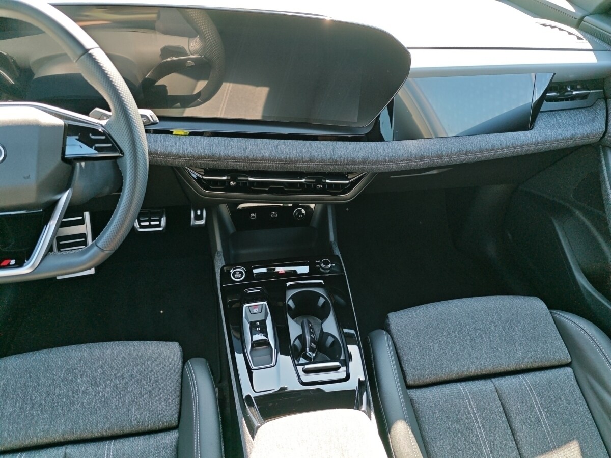 Image about Audi Q6 SUV e-tron e-tron quattro