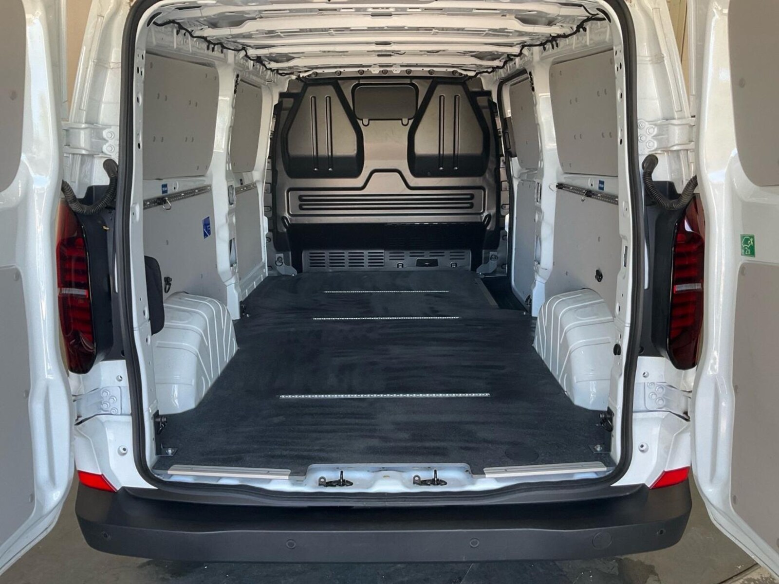 Volkswagen Transporter Kasten langer Radstand – Bild 8