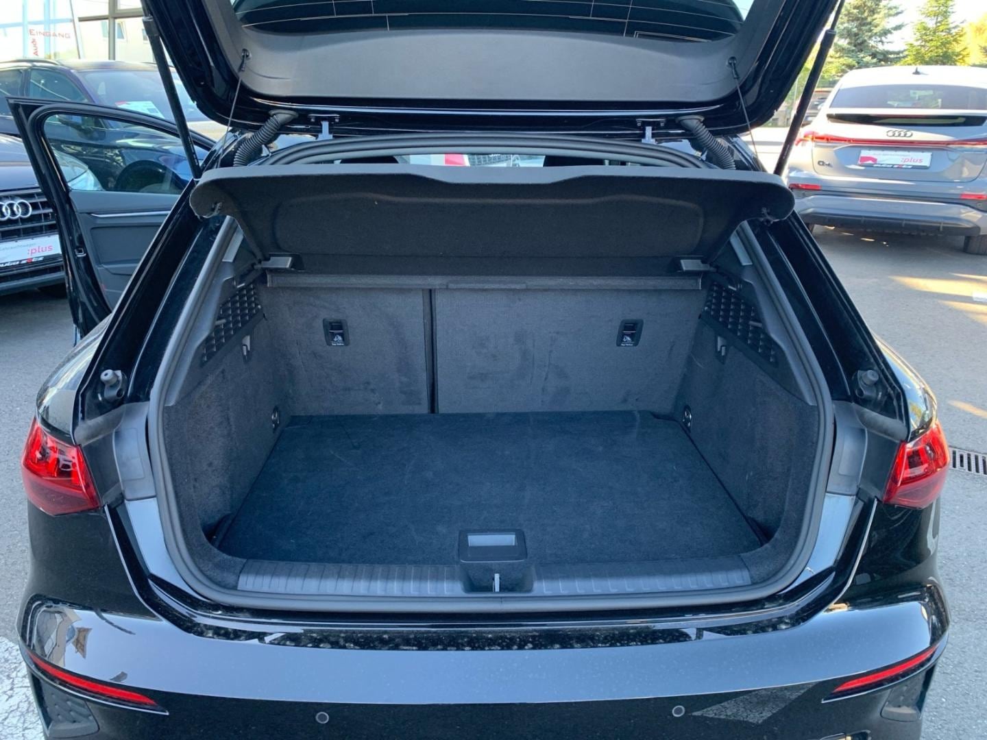 Bild über Audi A3 Sportback S line 35 TFSI S tronic - für weitere Informationen kontaktieren Sie den Audi Partner