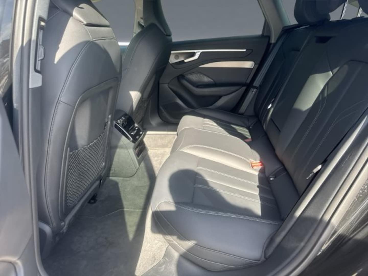 Bild über Audi A6 Avant TFSI quattro 270 kW S tronic - für weitere Informationen kontaktieren Sie den Audi Partner