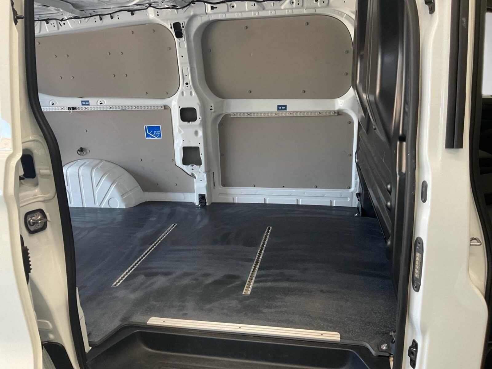 Volkswagen Transporter Kasten langer Radstand – Bild 10