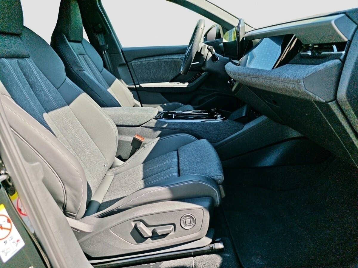 Image about Audi Q6 SUV e-tron e-tron quattro
