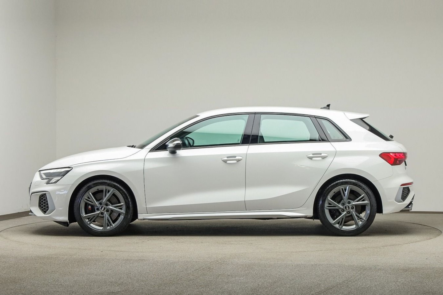 Bild über Audi S3 Sportback TFSI quattro S tronic - für weitere Informationen kontaktieren Sie den Audi Partner