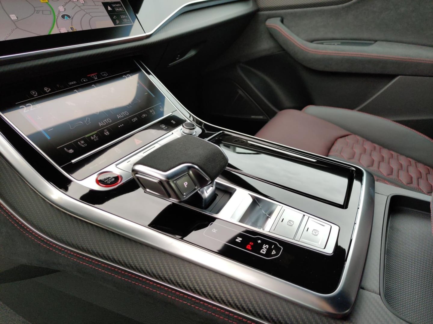 Bild über Audi RS Q8 SUV performance quattro tiptronic - für weitere Informationen kontaktieren Sie den Audi Partner