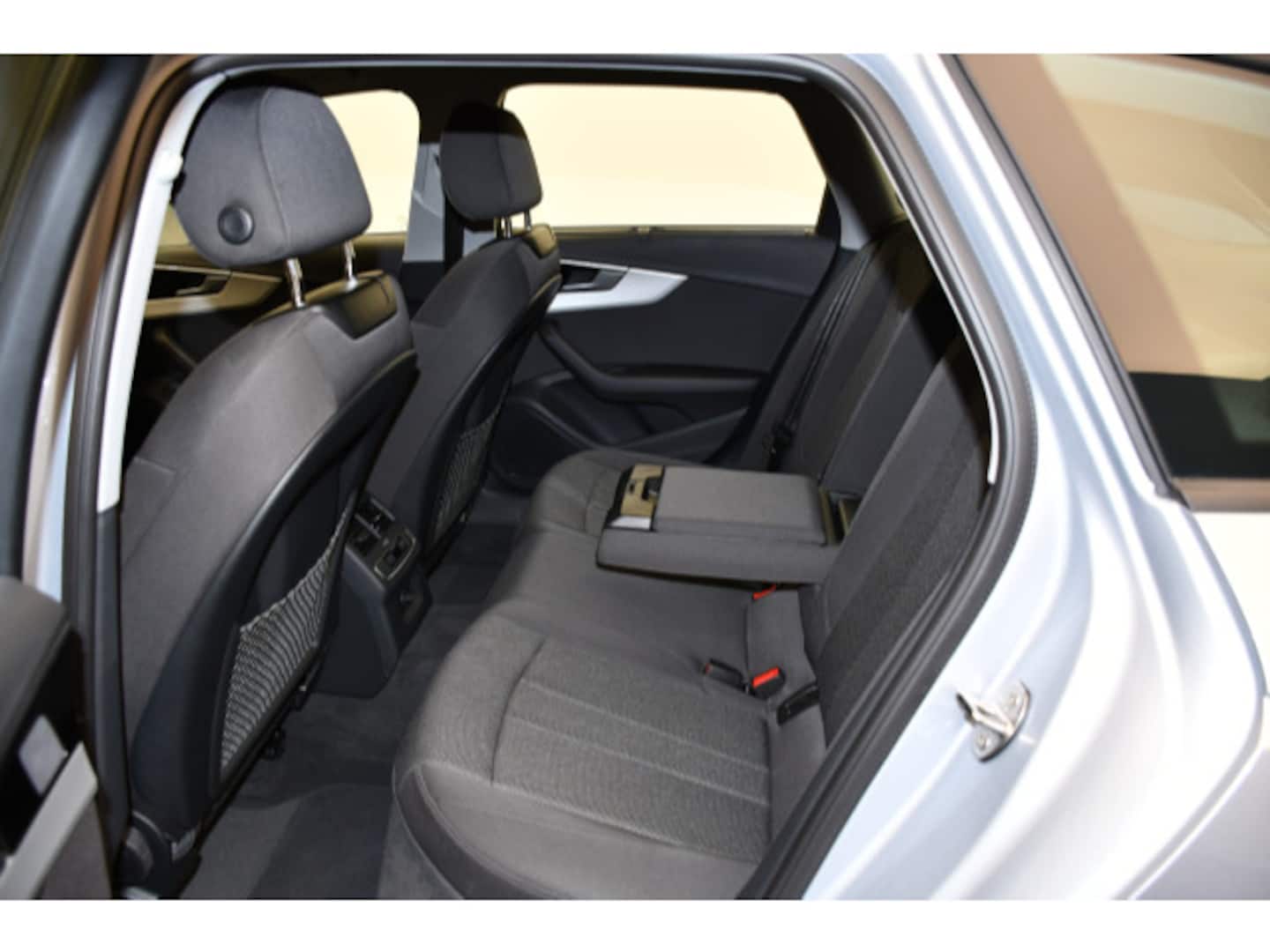 Bild über Audi A4 Avant 30 TDI S tronic - für weitere Informationen kontaktieren Sie den Audi Partner