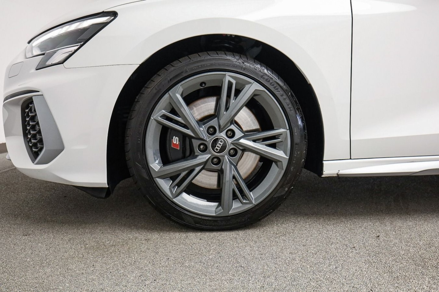 Bild über Audi S3 Sportback TFSI quattro S tronic - für weitere Informationen kontaktieren Sie den Audi Partner