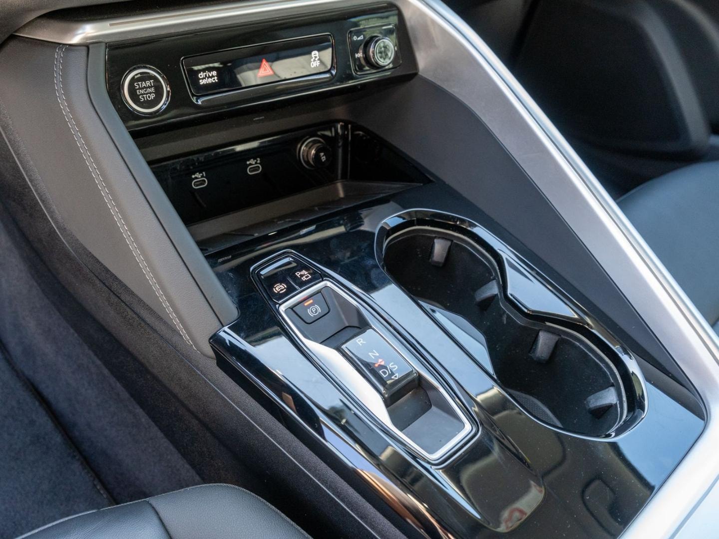 Bild über Audi Q5 SUV TDI quattro 150 kW S tronic - für weitere Informationen kontaktieren Sie den Audi Partner