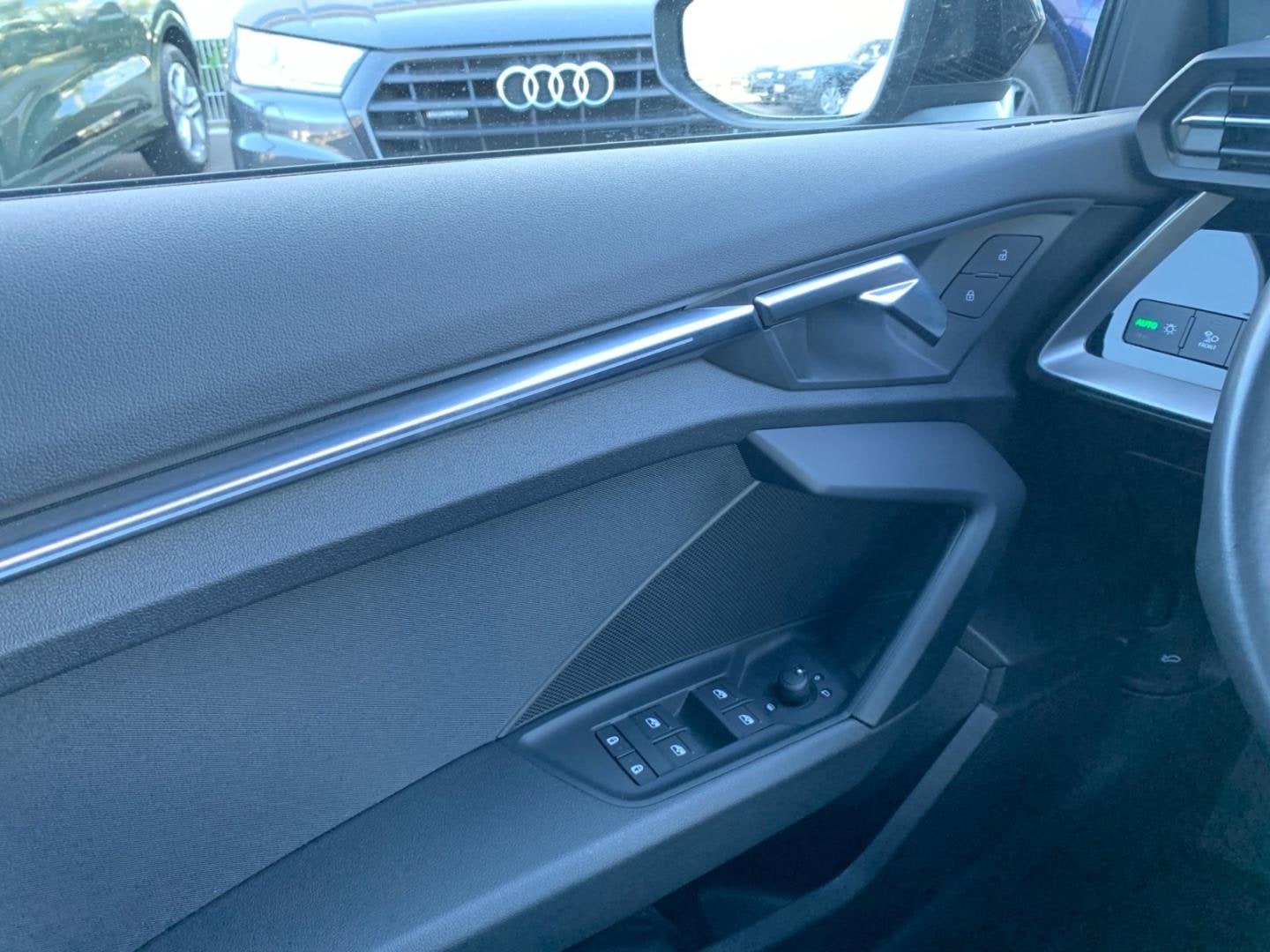 Bild über Audi A3 Sportback S line 35 TFSI S tronic - für weitere Informationen kontaktieren Sie den Audi Partner