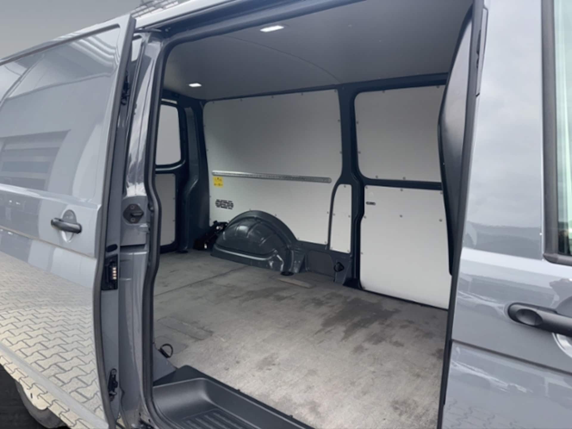 Volkswagen T6.1 Transporter Kasten langer Radstand