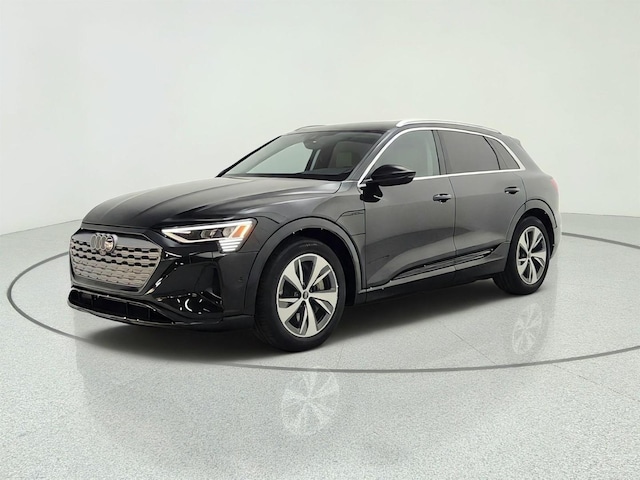 Photo of 2024 Audi Q8 e-tron