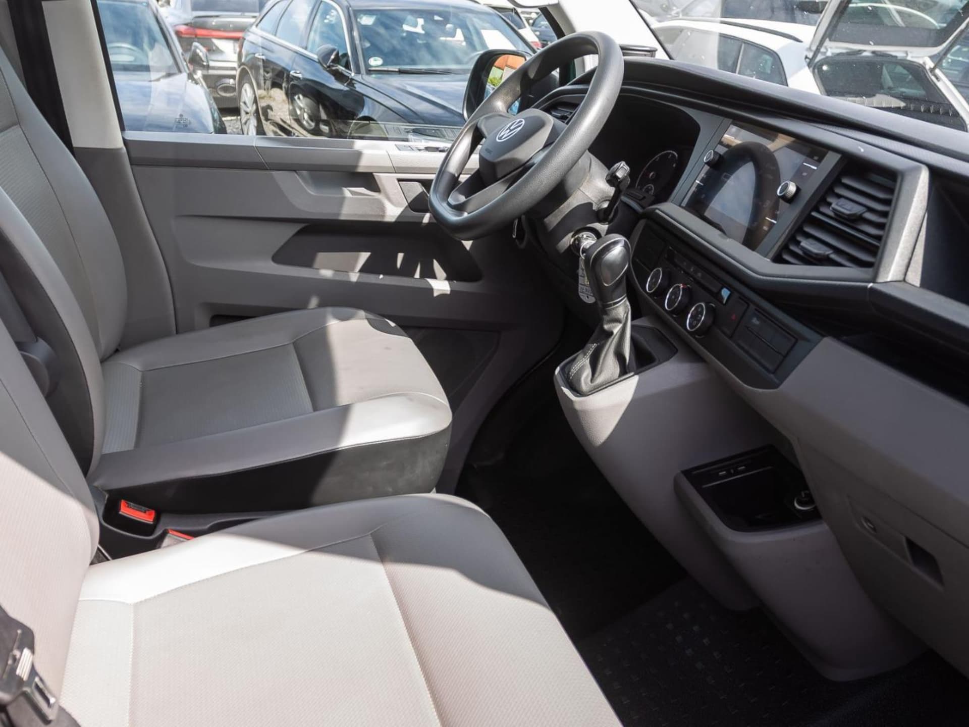 Volkswagen T6.1 Transporter Kombi langer Radstand