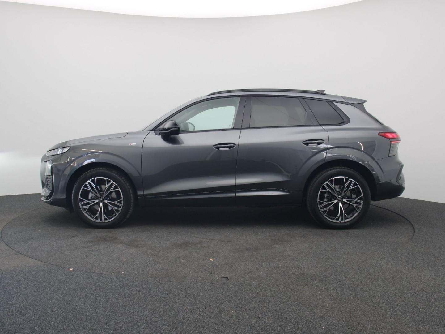 Bild über Audi Q3 SUV TFSI 110 kW S tronic - für weitere Informationen kontaktieren Sie den Audi Partner