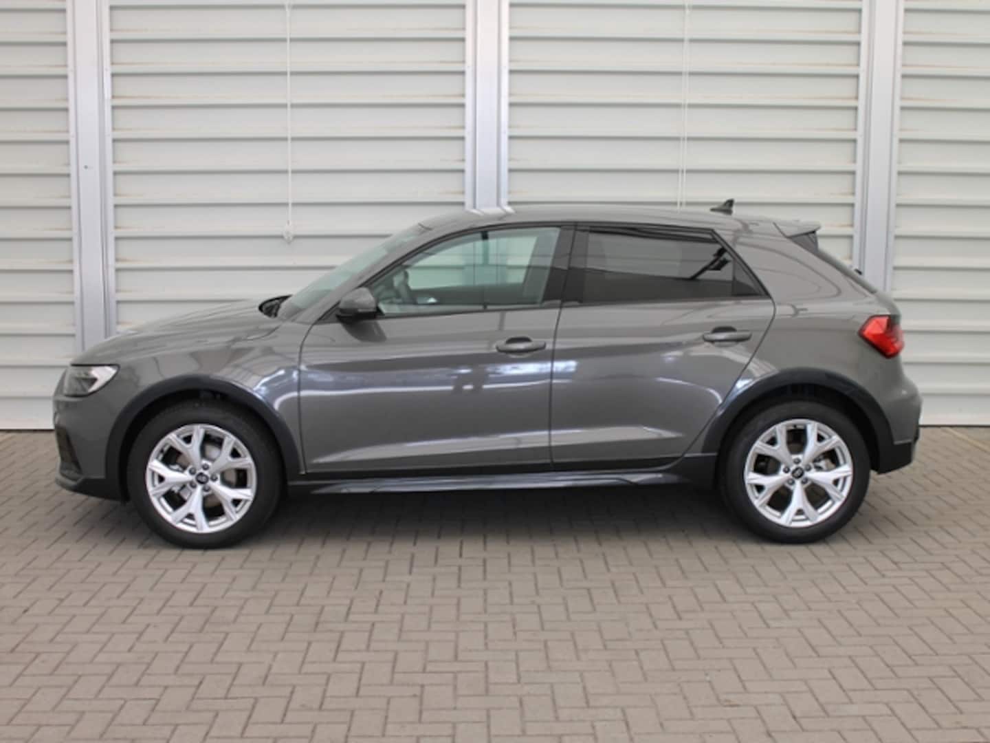 Bild über Audi A1 allstreet 30 TFSI S tronic - für weitere Informationen kontaktieren Sie den Audi Partner
