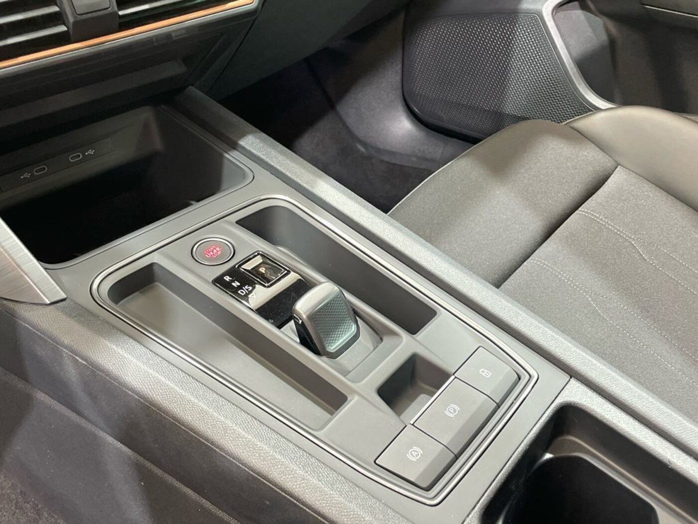 CUPRA Leon León 1.5 eTSI DSG 110 kW (150 CV) — photo 19