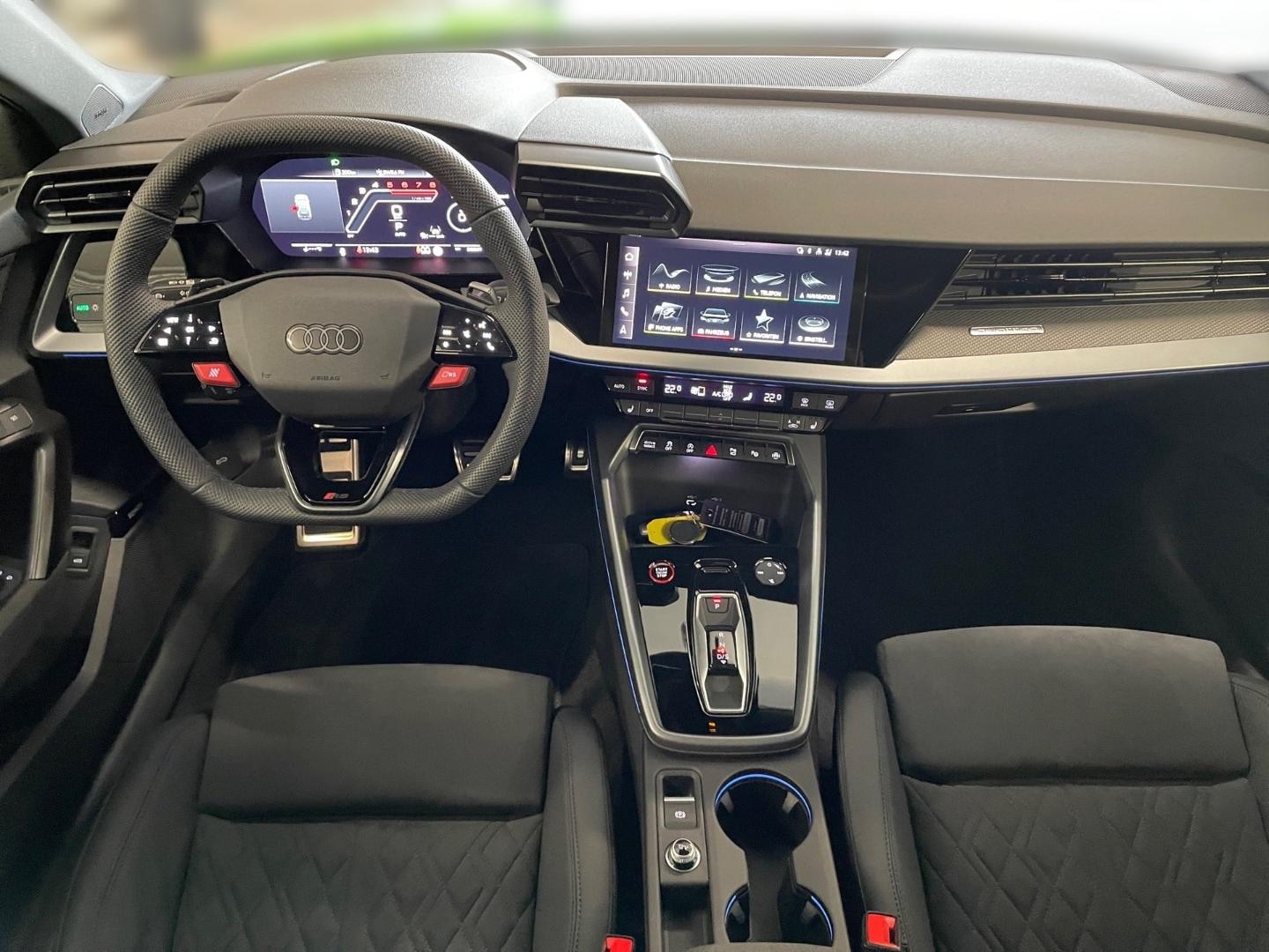 Bild über Audi RS 3 Sportback TFSI quattro 294 kW S tronic - für weitere Informationen kontaktieren Sie den Audi Partner