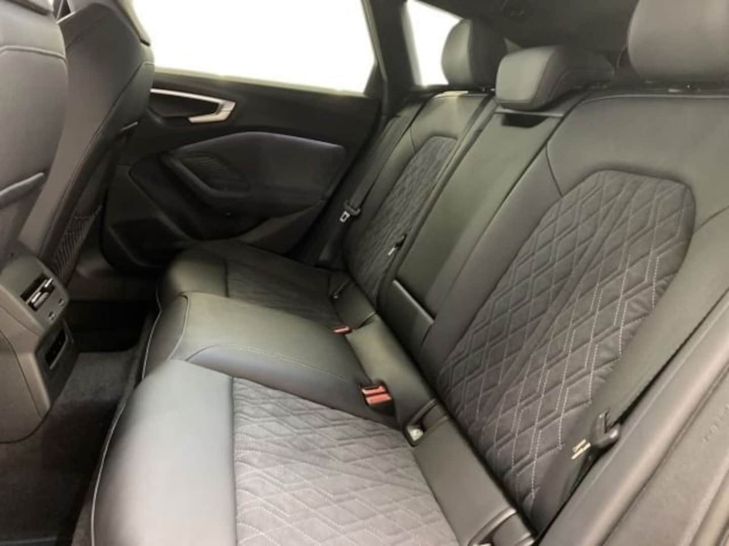 Bild über Audi A5 Avant TDI quattro 150 kW S tronic - für weitere Informationen kontaktieren Sie den Audi Partner