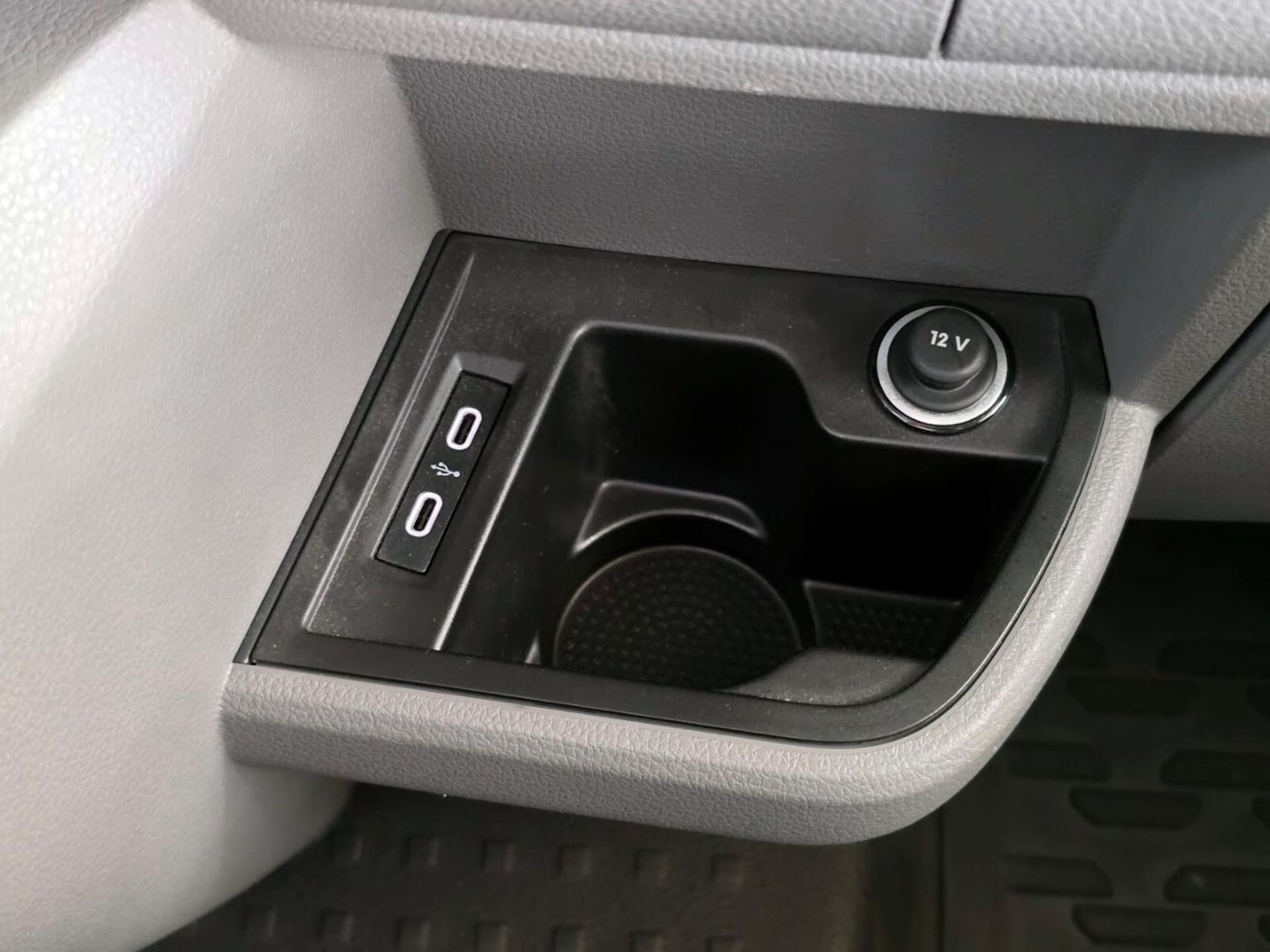 Volkswagen Caravelle 6.1 długi roztaw osi S
