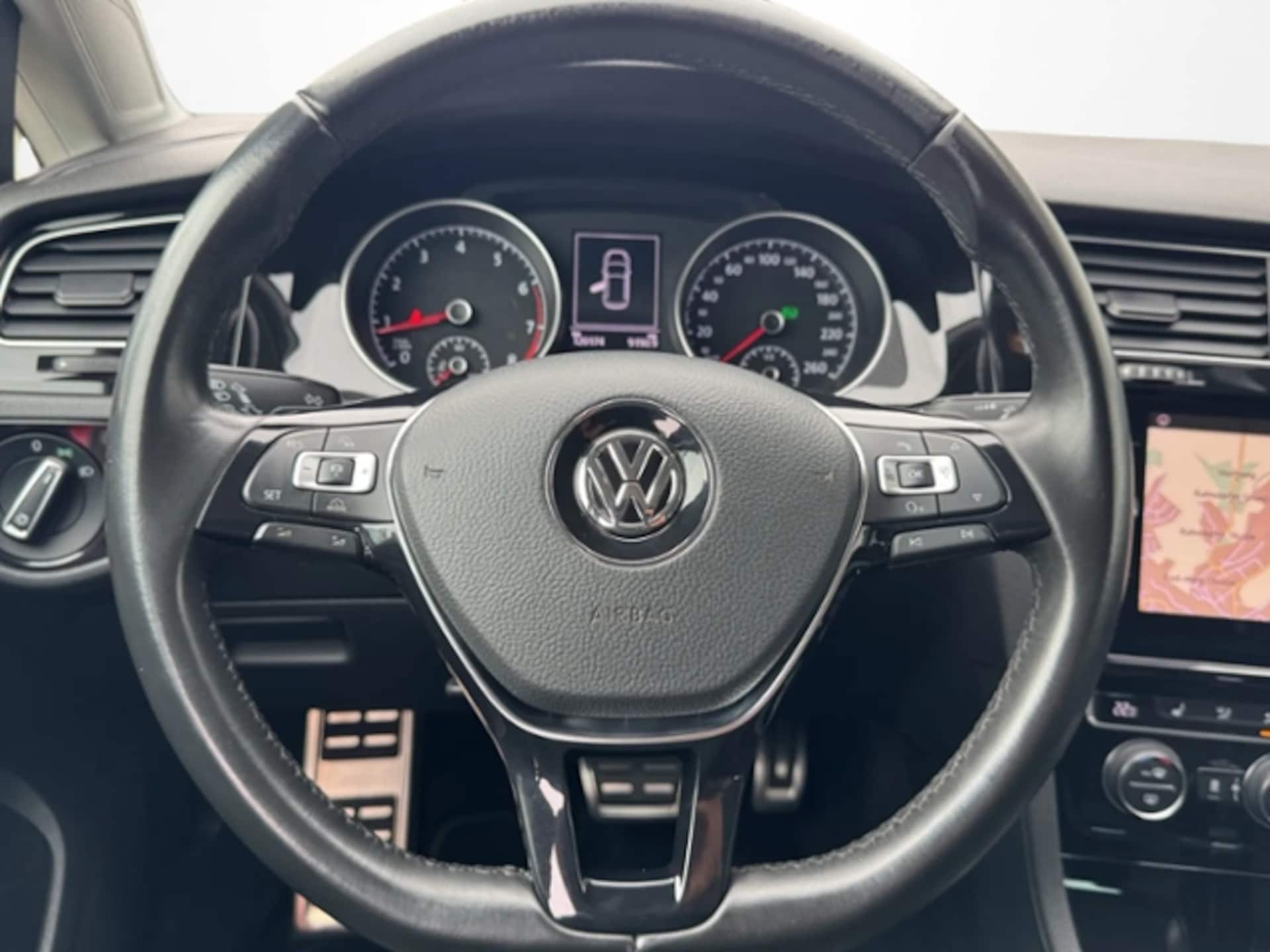 Volkswagen Golf SOUND