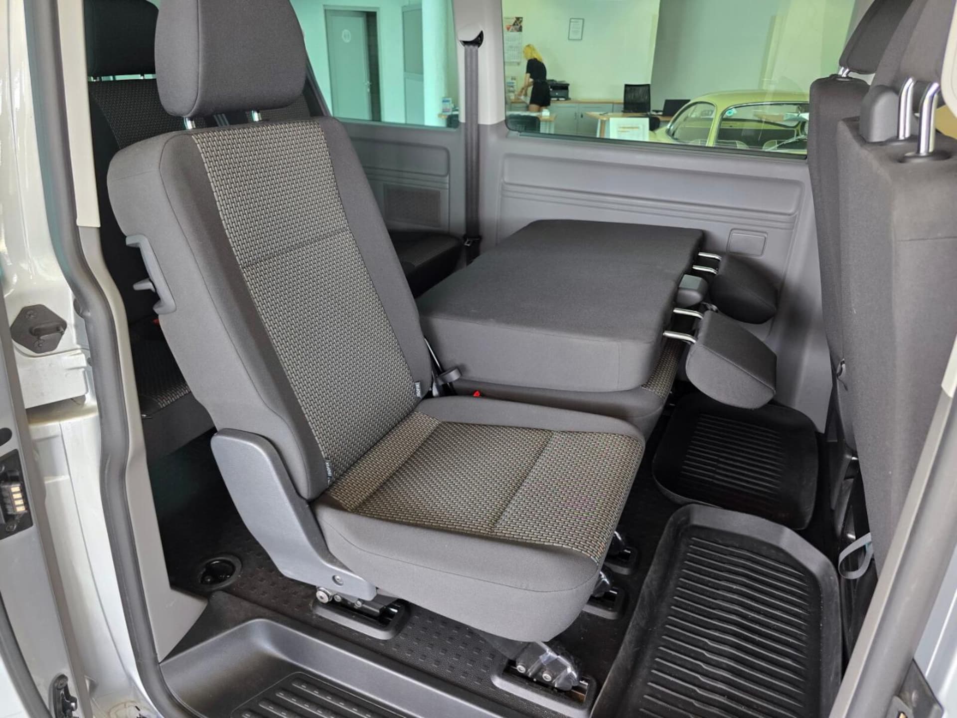 Volkswagen Caravelle 6.1 długi roztaw osi S