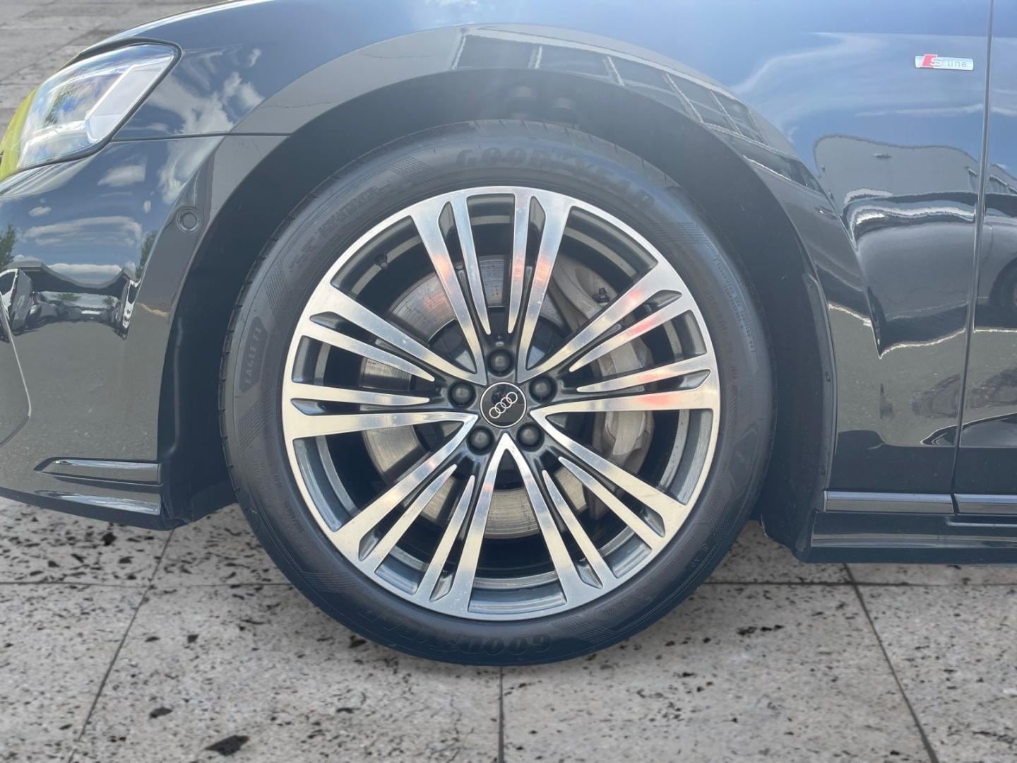 Bild über Audi A8 TFSI e 60 TFSI e quattro tiptronic - für weitere Informationen kontaktieren Sie den Audi Partner
