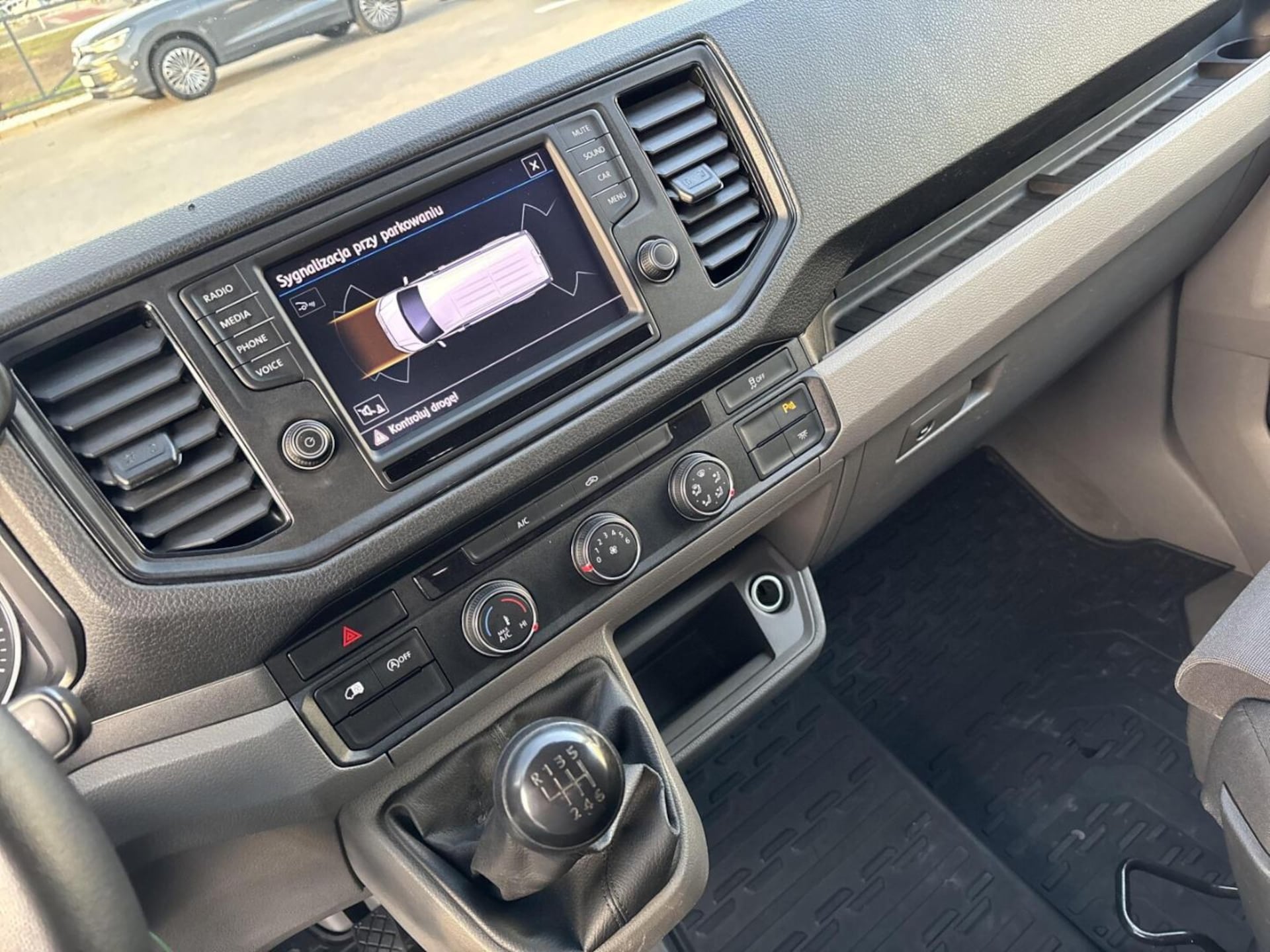 Volkswagen Crafter Furgon średni rozstaw osi