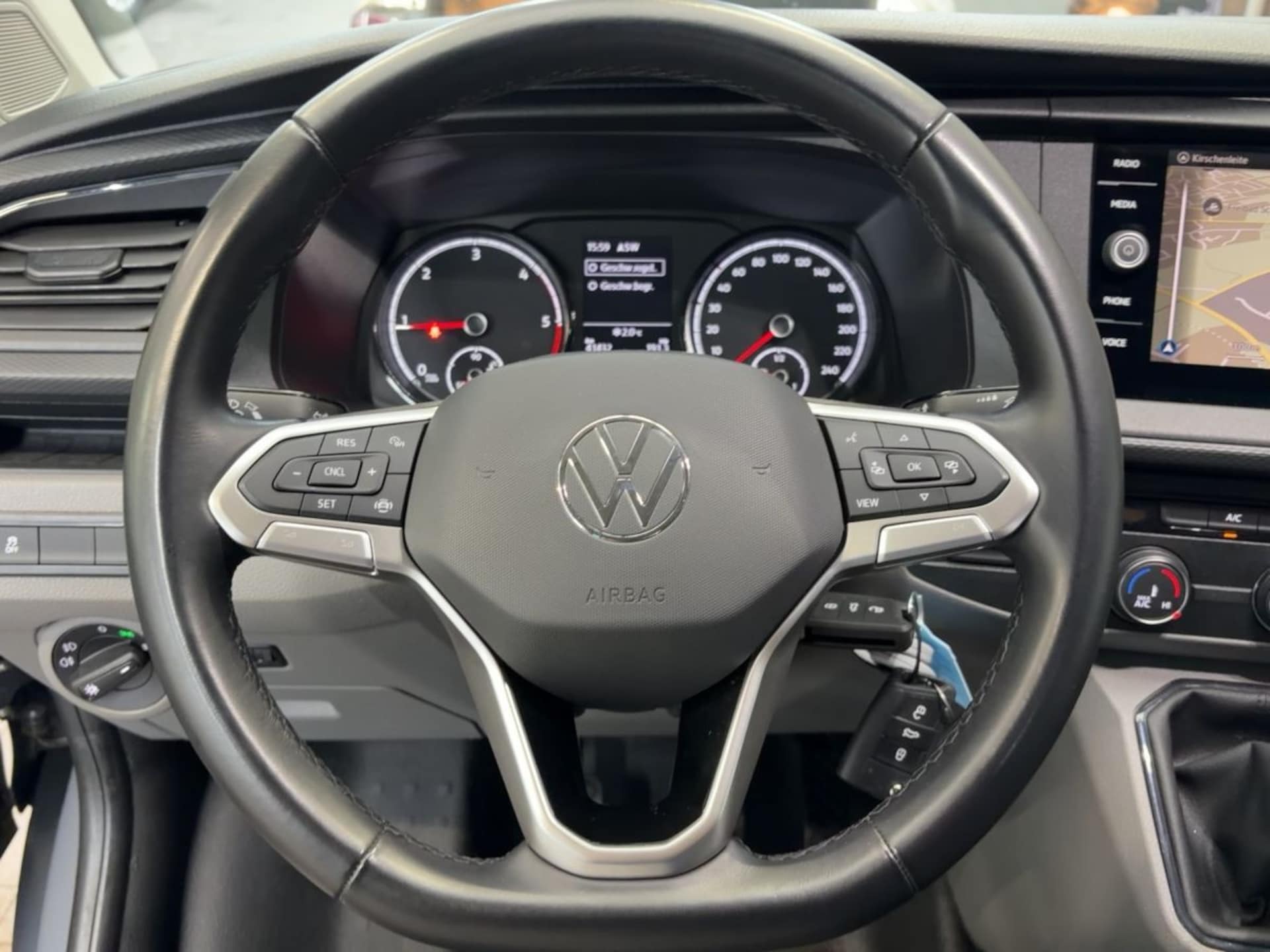 Volkswagen T6.1 Transporter Kombi langer Radstand