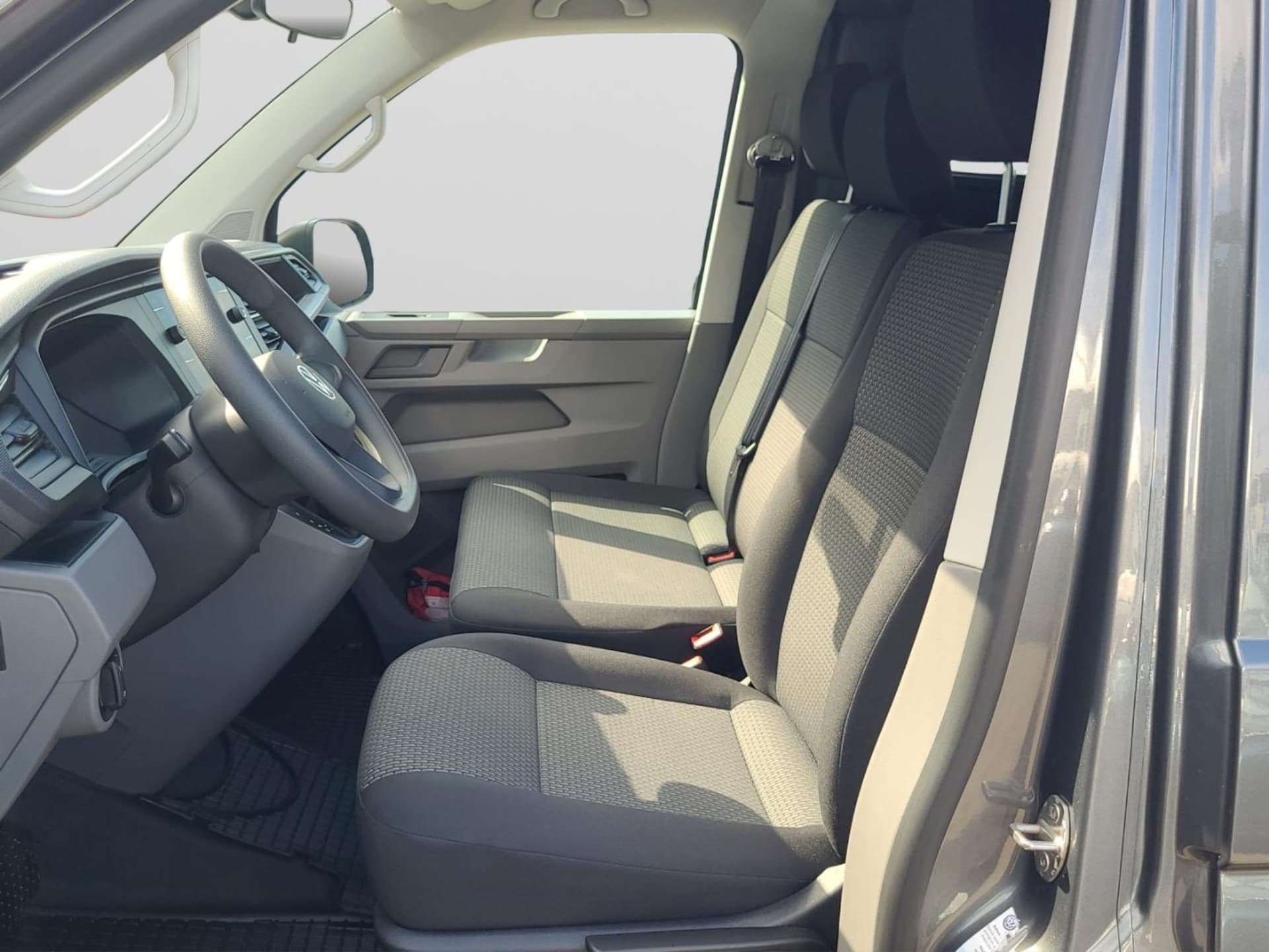 Volkswagen T6.1 Transporter Kombi langer Radstand