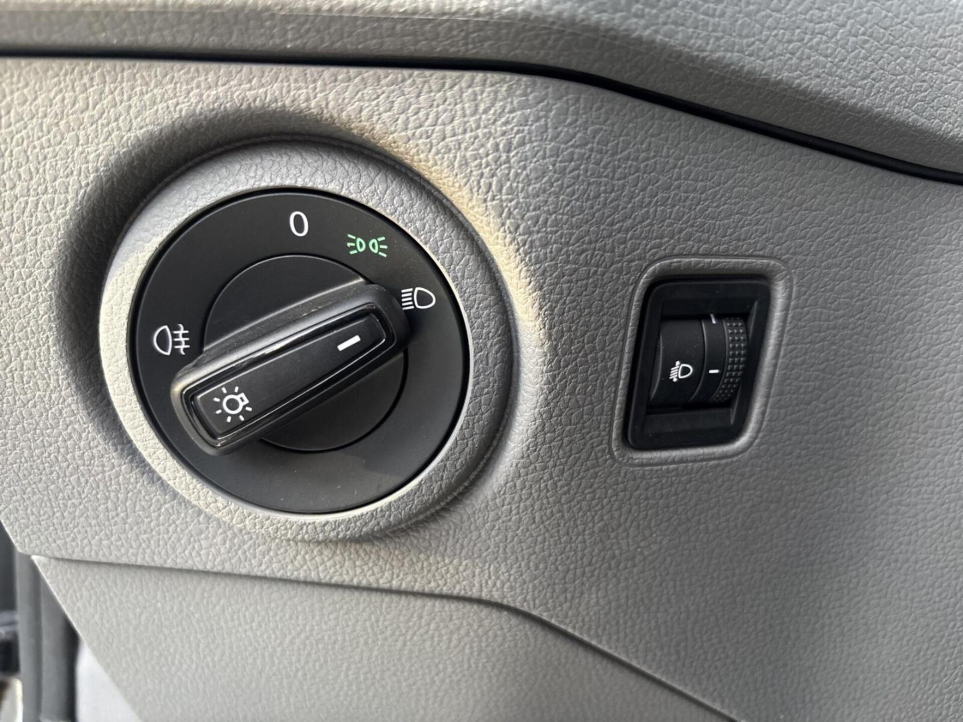 Volkswagen Crafter Furgon średni rozstaw osi