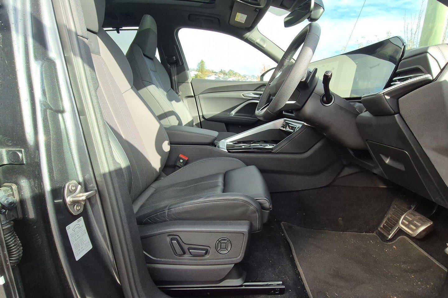 Image about Audi Q5 SUV TDI quattro 150 kW sport