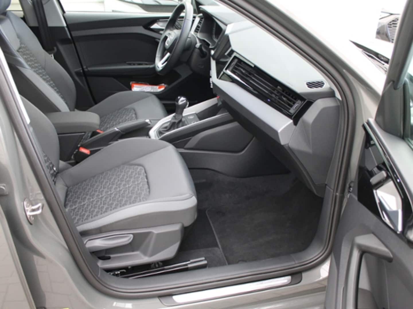 Bild über Audi A1 allstreet 30 TFSI S tronic - für weitere Informationen kontaktieren Sie den Audi Partner