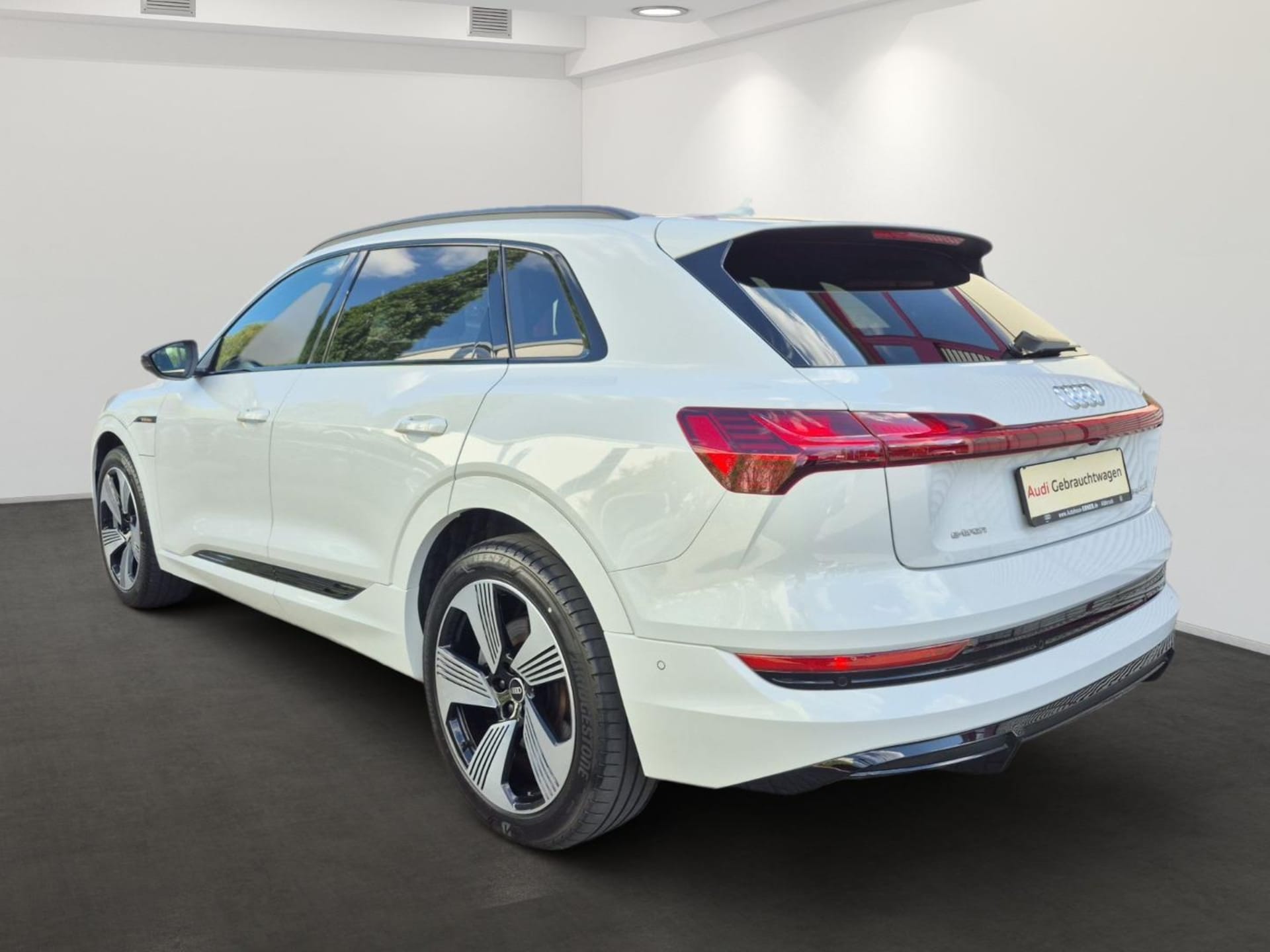 Audi e-tron S line