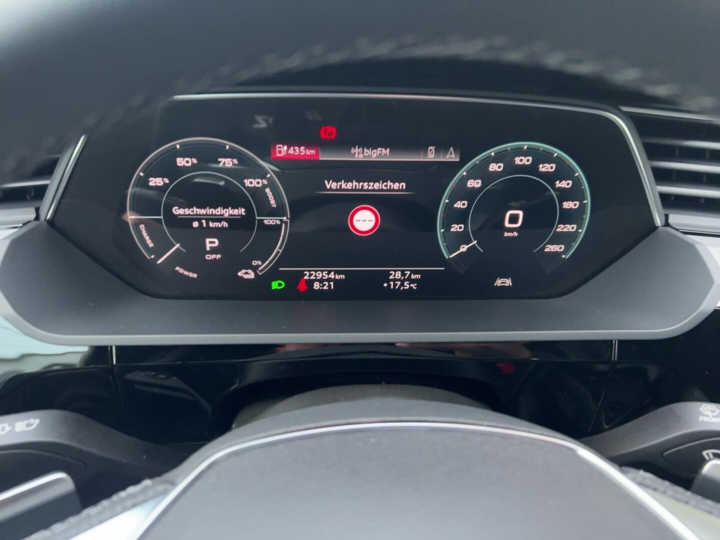 Bild über Audi Q8 e-tron advanced 55 e-tron quattro - für weitere Informationen kontaktieren Sie den Audi Partner