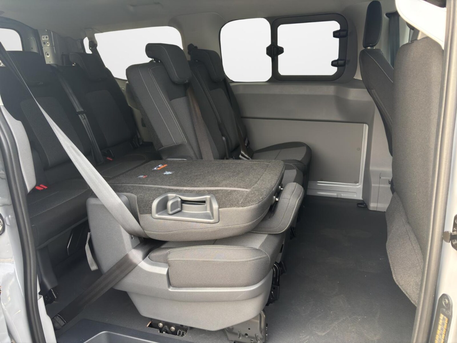 Volkswagen Transporter Kombi kurzer Radstand – Bild 12