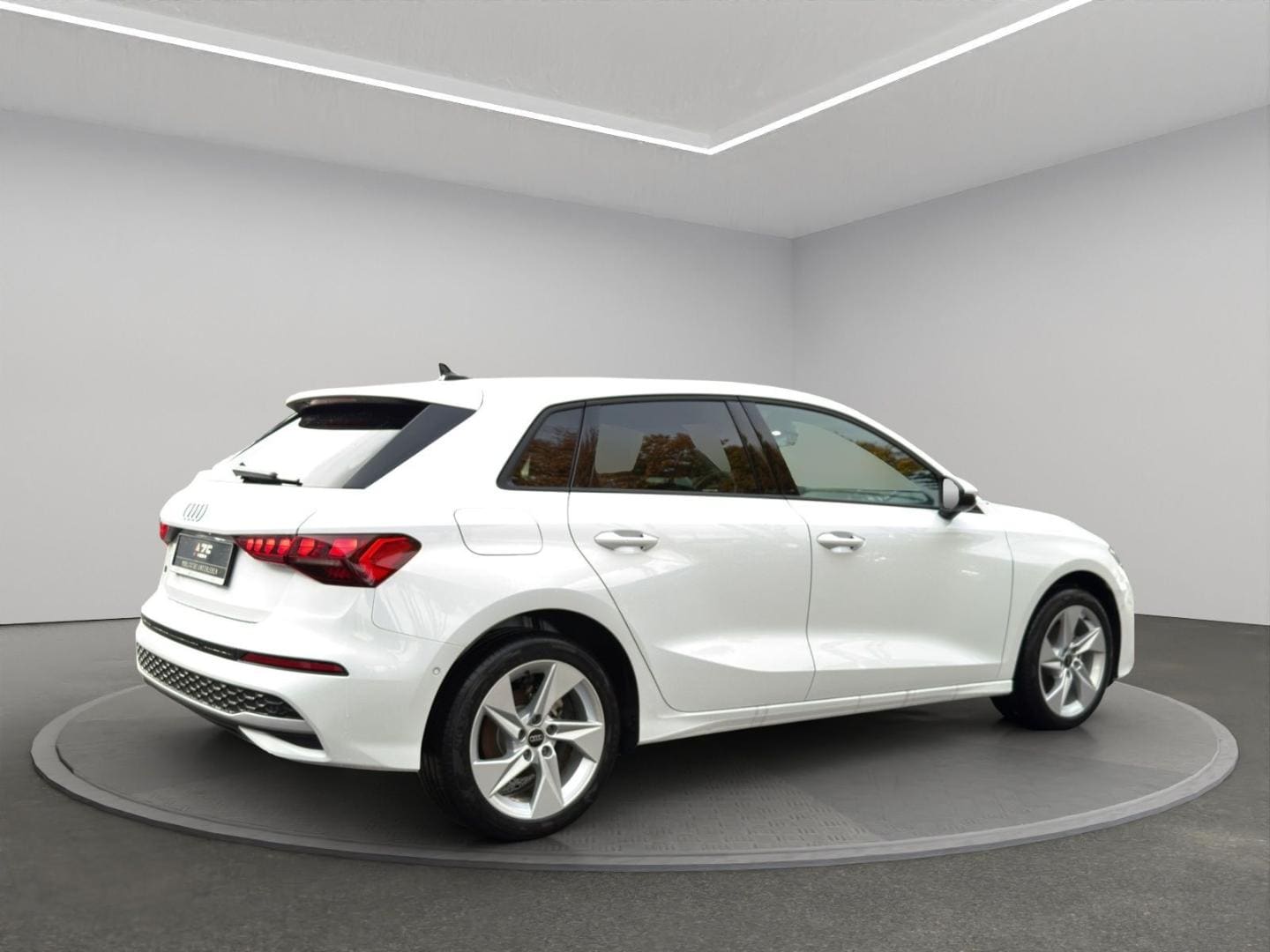 Bild über Audi A3 Sportback advanced 30 TFSI Schaltgetriebe - für weitere Informationen kontaktieren Sie den Audi Partner