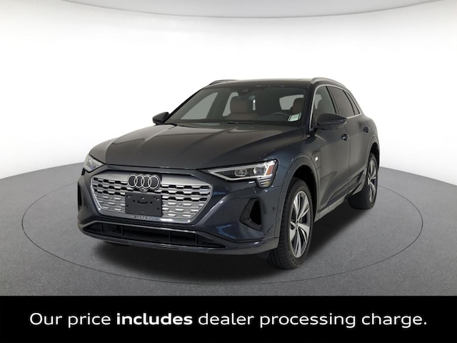 Photo of 2024 Audi Q8 e-tron 
