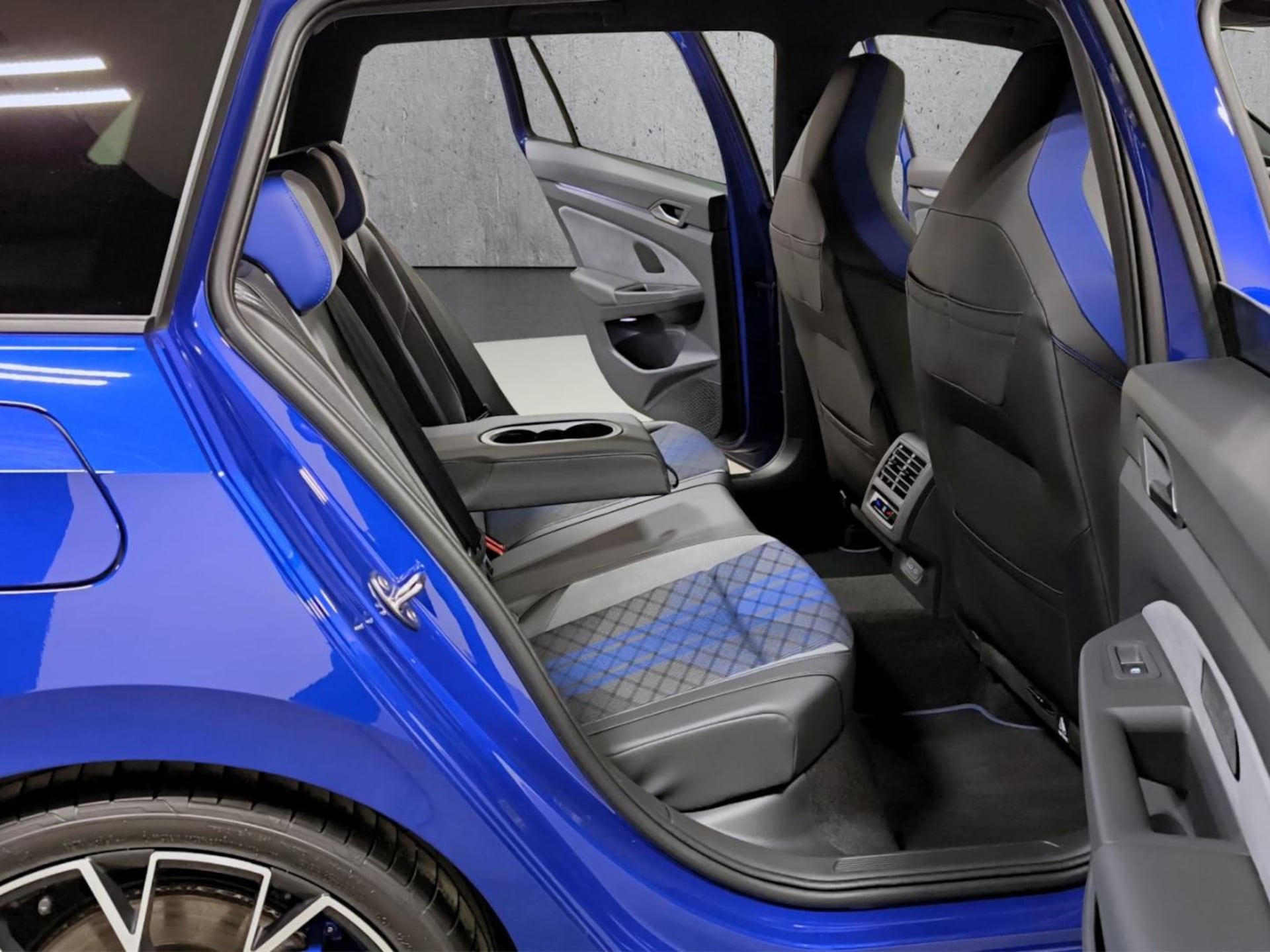 Volkswagen Golf Variant R