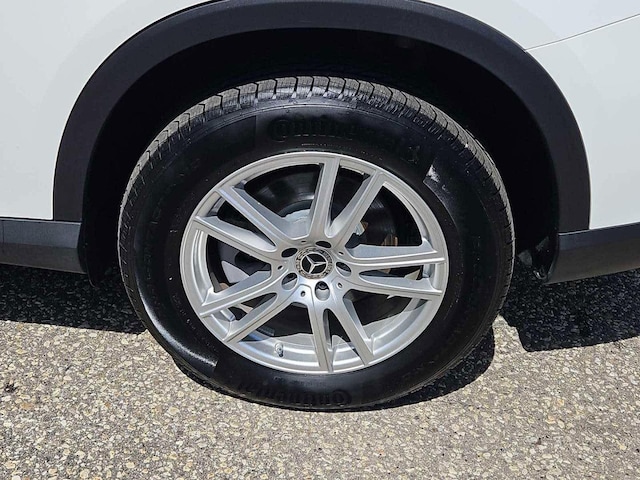 2025 Mercedes-Benz GLC 300