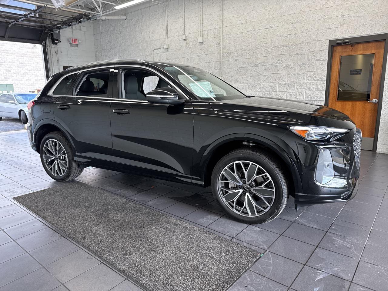 2025 Audi Q5 40 Premium Plus's photo