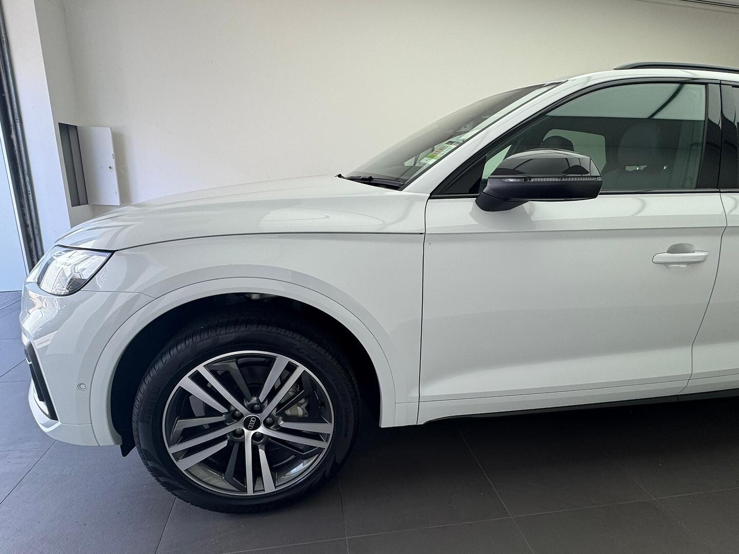 Image about Audi Q5 Sport 40 TDI quattro S tronic
