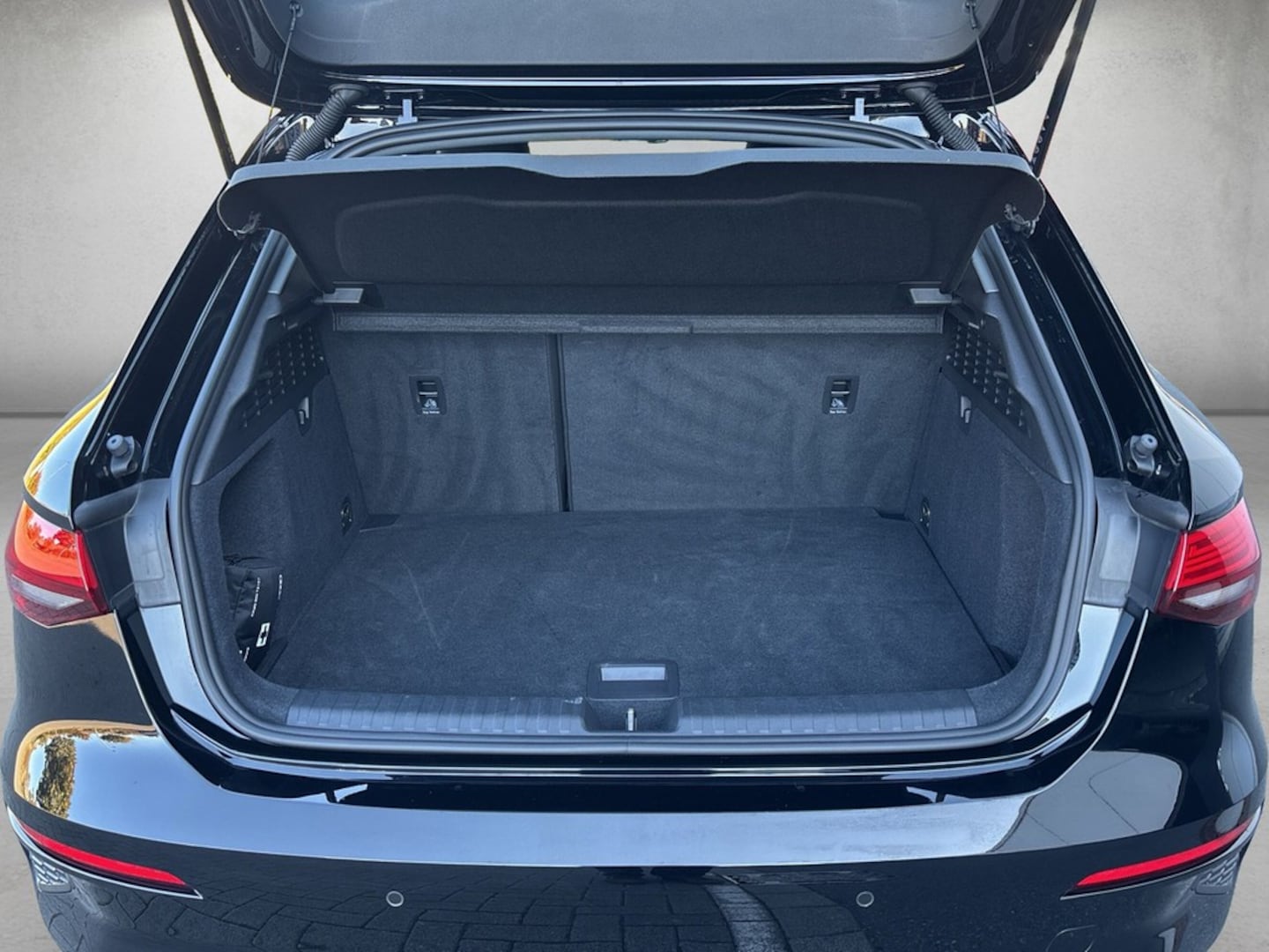 Bild über Audi A3 Sportback 30 TFSI Schaltgetriebe - für weitere Informationen kontaktieren Sie den Audi Partner