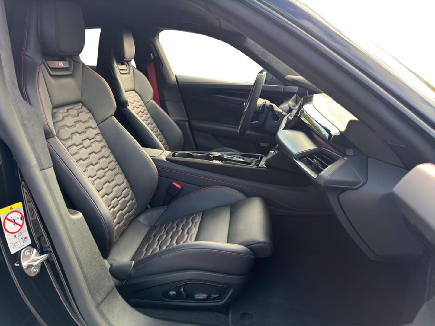 Bild über Audi RS e-tron GT performance e-tron quattro - für weitere Informationen kontaktieren Sie den Audi Partner