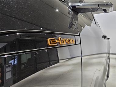 Image about Audi e-tron 55 S line quattro 300,00 kW
