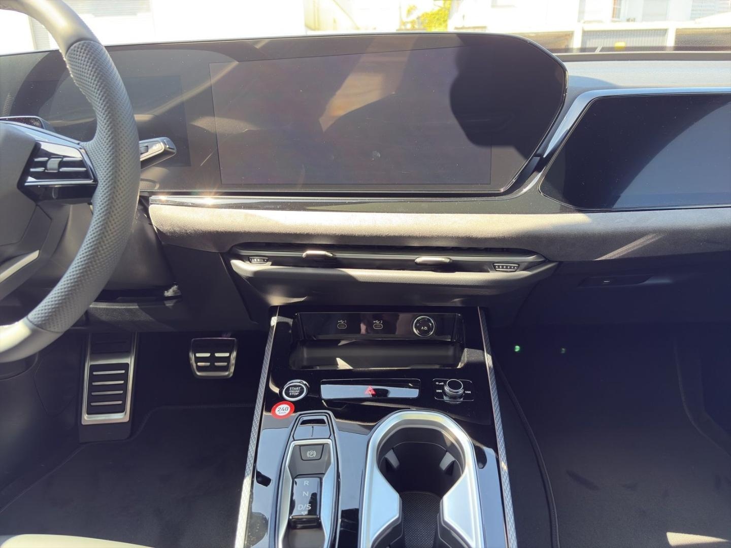 Bild über Audi A6 Avant TDI quattro 220 kW S tronic - für weitere Informationen kontaktieren Sie den Audi Partner