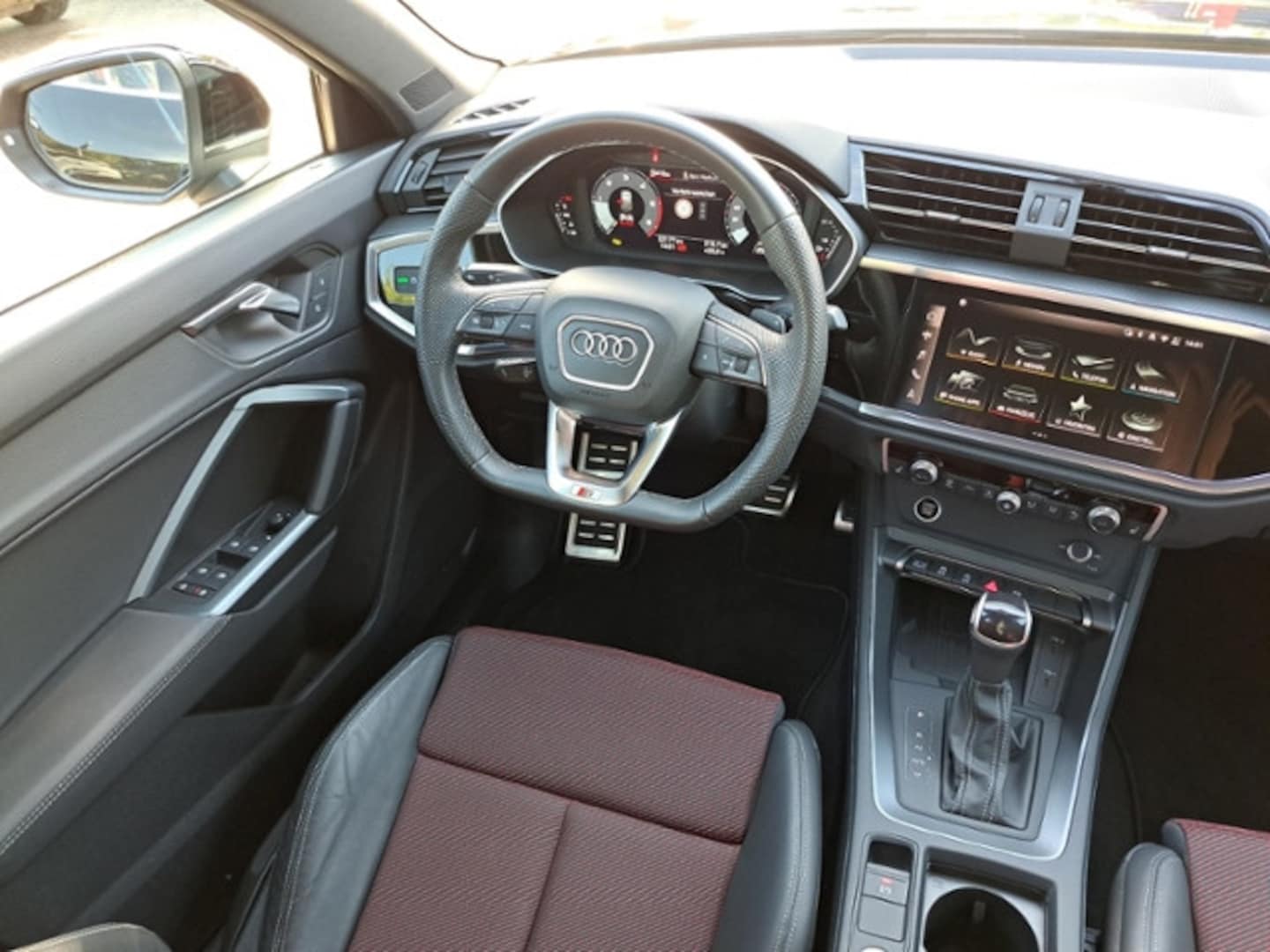 Bild über Audi Q3 Sportback S line 40 TDI quattro S tronic - für weitere Informationen kontaktieren Sie den Audi Partner