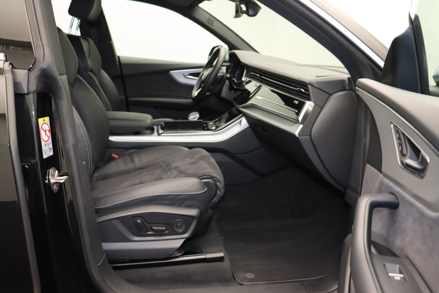 Bild über Audi SQ8 SUV TFSI quattro tiptronic - für weitere Informationen kontaktieren Sie den Audi Partner