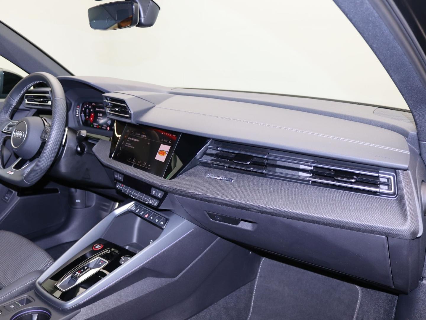 Bild über Audi S3 Limousine TFSI quattro S tronic - für weitere Informationen kontaktieren Sie den Audi Partner